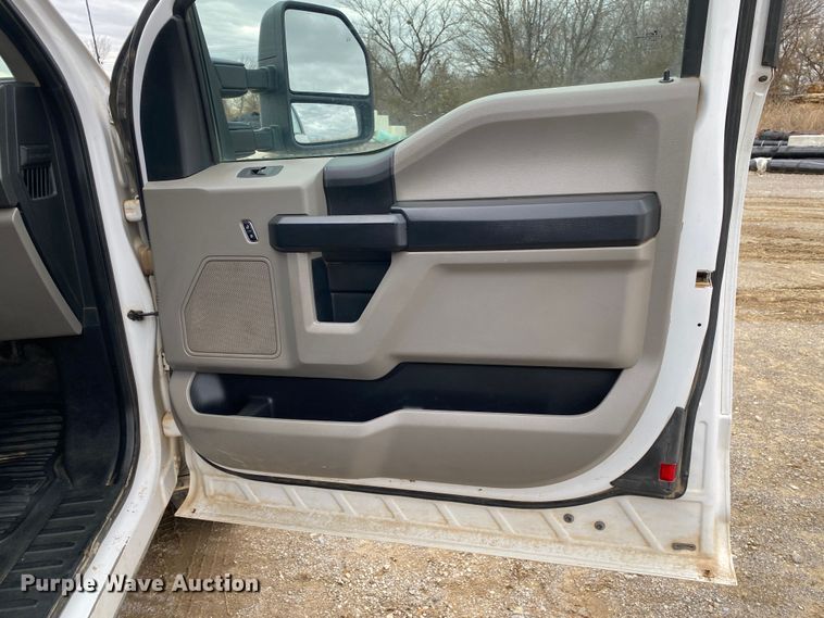 image for item DN8173 2017 Ford F250 Super Duty  SuperCab pickup truck