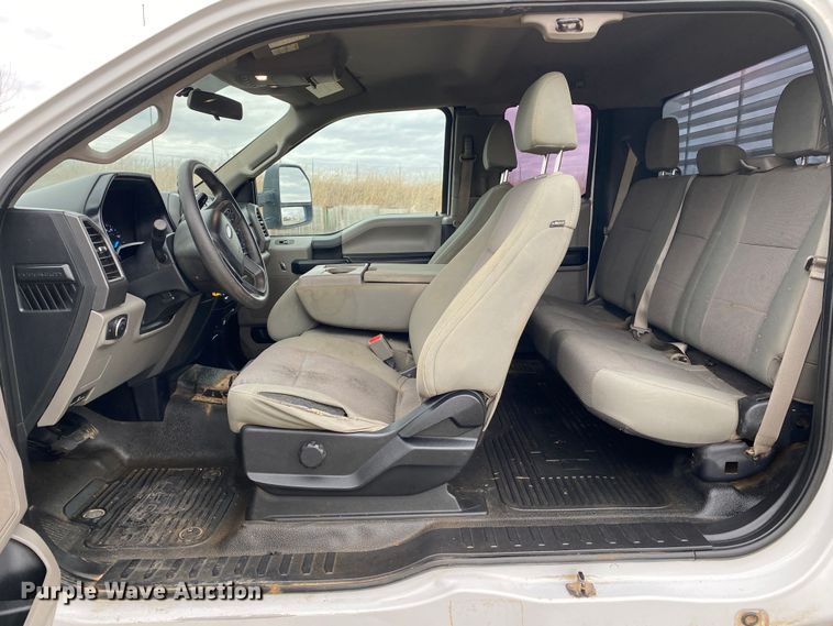 image for item DN8173 2017 Ford F250 Super Duty  SuperCab pickup truck