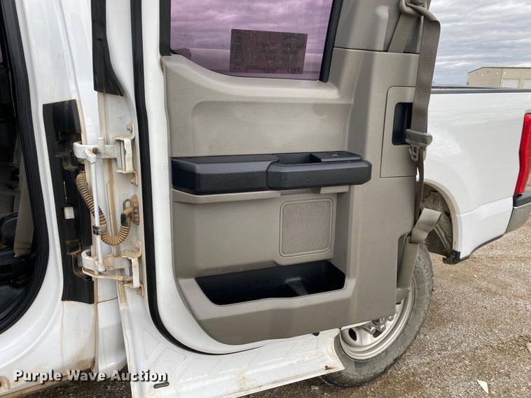 image for item DN8173 2017 Ford F250 Super Duty  SuperCab pickup truck