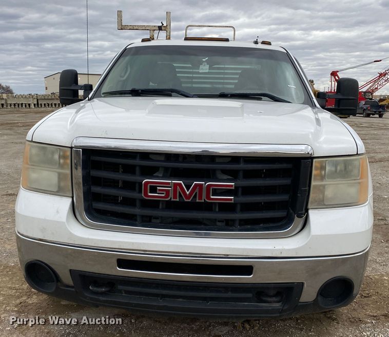 image for item DN8174 2009 GMC Sierra 3500HD  Ext. Cab utility bed pickup truck