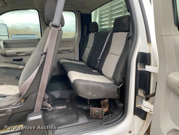 image for item DN8174 2009 GMC Sierra 3500HD  Ext. Cab utility bed pickup truck