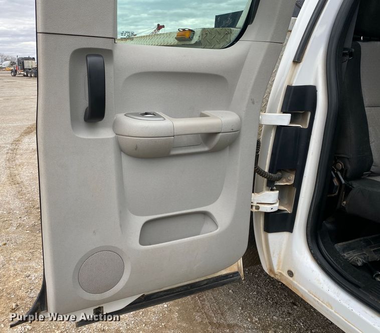 image for item DN8174 2009 GMC Sierra 3500HD  Ext. Cab utility bed pickup truck