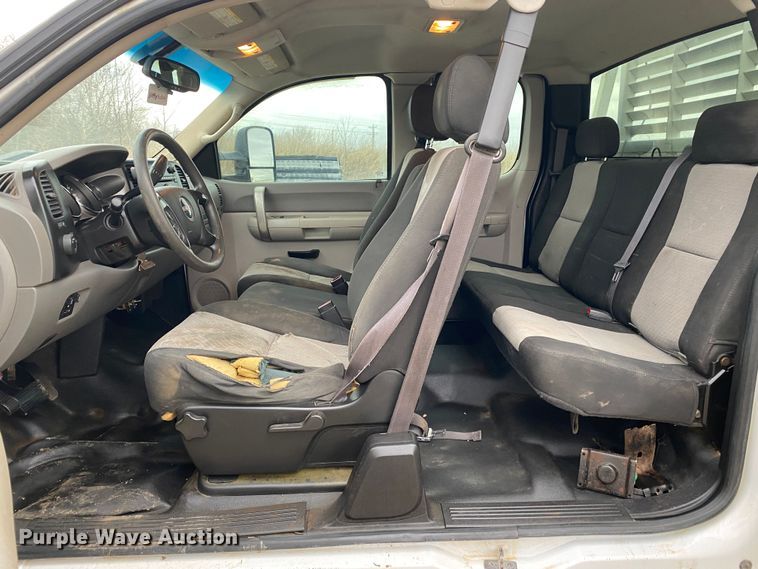 image for item DN8174 2009 GMC Sierra 3500HD  Ext. Cab utility bed pickup truck