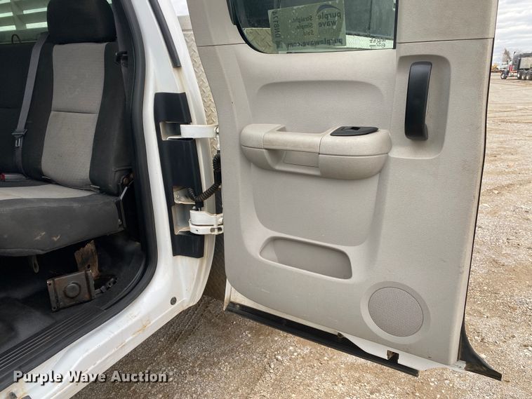 image for item DN8174 2009 GMC Sierra 3500HD  Ext. Cab utility bed pickup truck