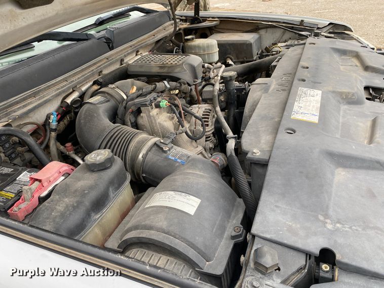 image for item DN8174 2009 GMC Sierra 3500HD  Ext. Cab utility bed pickup truck