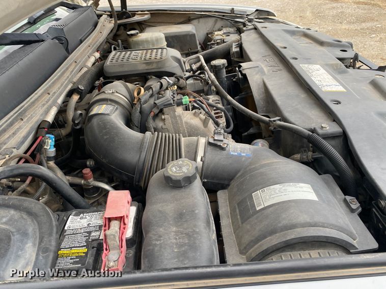 image for item DN8174 2009 GMC Sierra 3500HD  Ext. Cab utility bed pickup truck