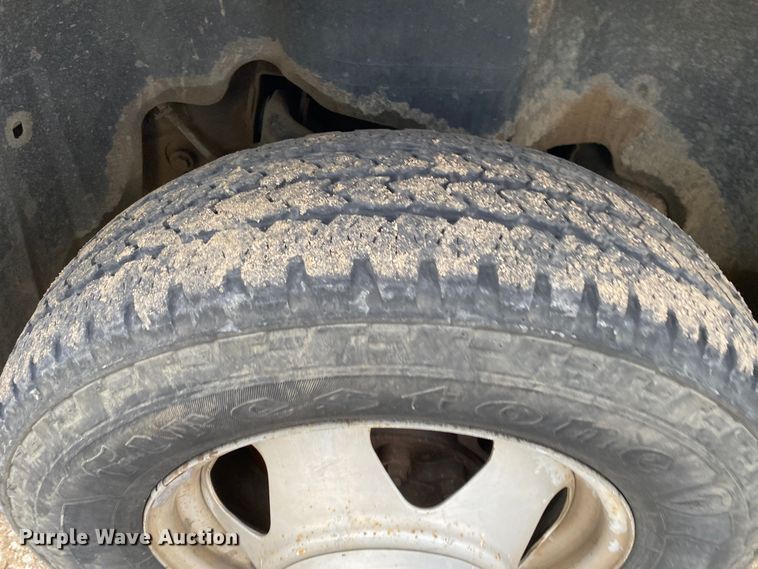 image for item DN8174 2009 GMC Sierra 3500HD  Ext. Cab utility bed pickup truck