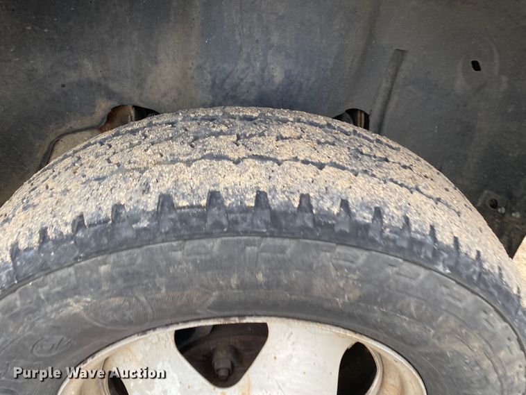 image for item DN8174 2009 GMC Sierra 3500HD  Ext. Cab utility bed pickup truck