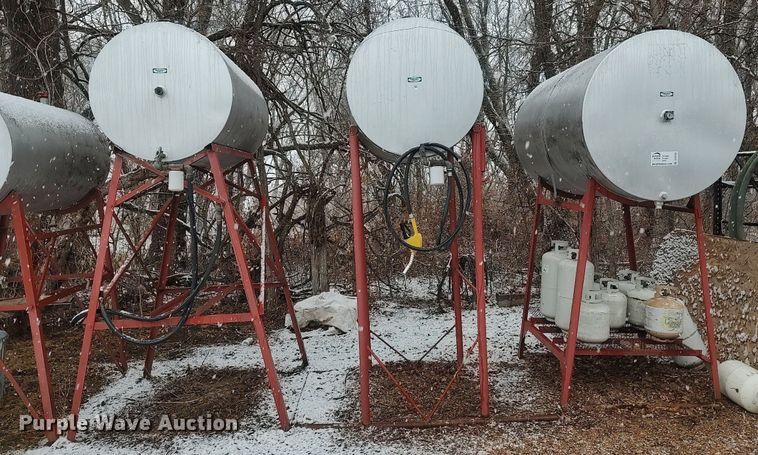 image for item DO3703 (3) fuel tanks