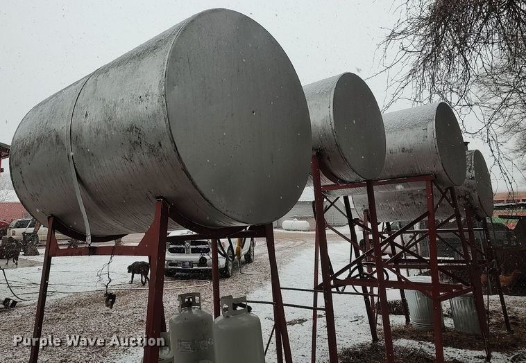 image for item DO3703 (3) fuel tanks