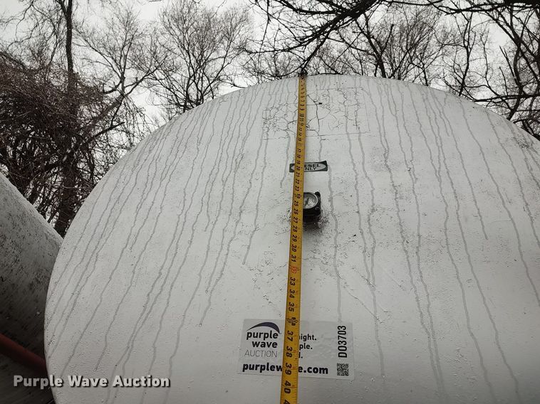 image for item DO3703 (3) fuel tanks