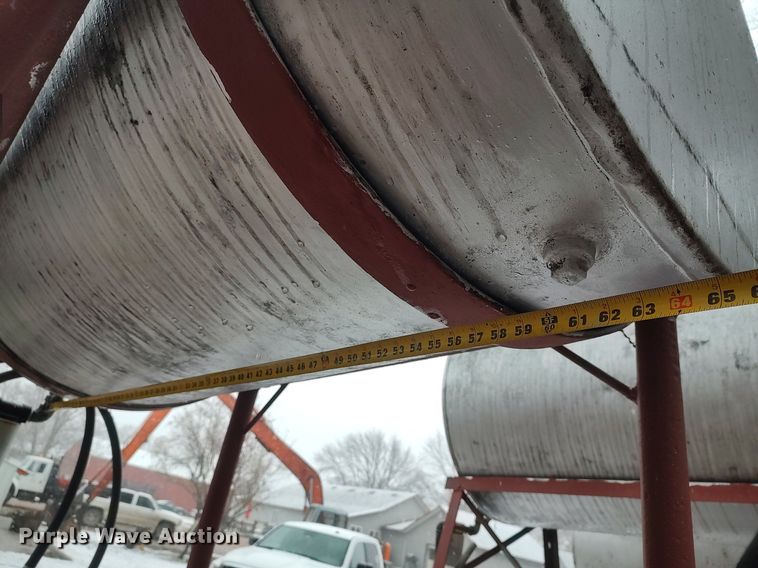 image for item DO3703 (3) fuel tanks