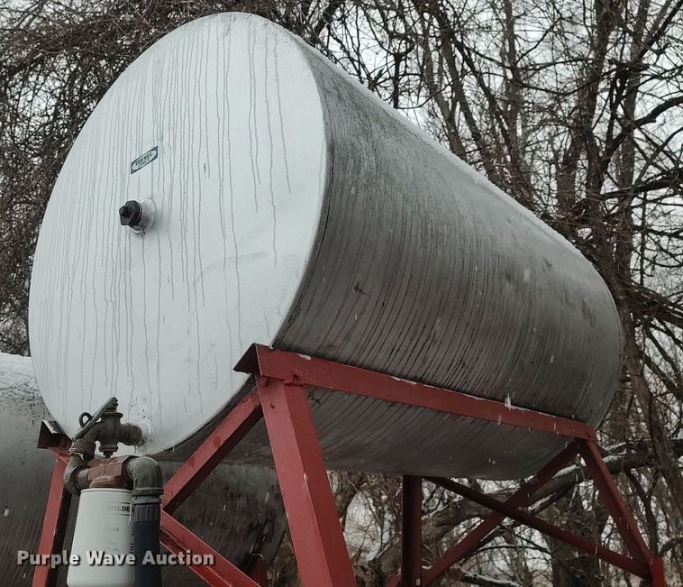 image for item DO3703 (3) fuel tanks