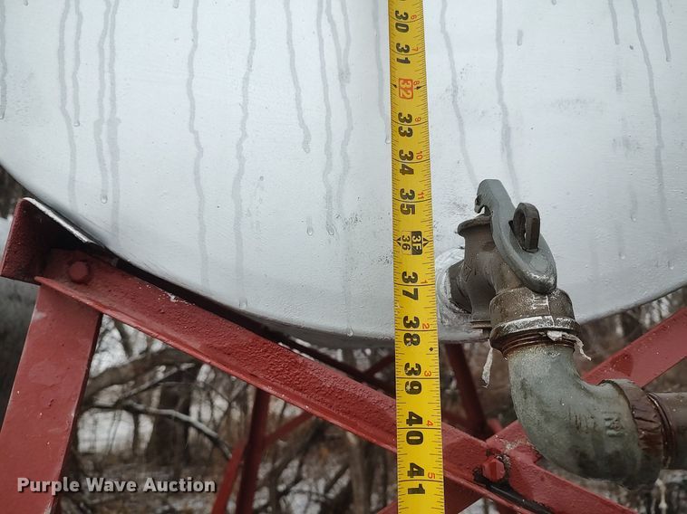 image for item DO3703 (3) fuel tanks