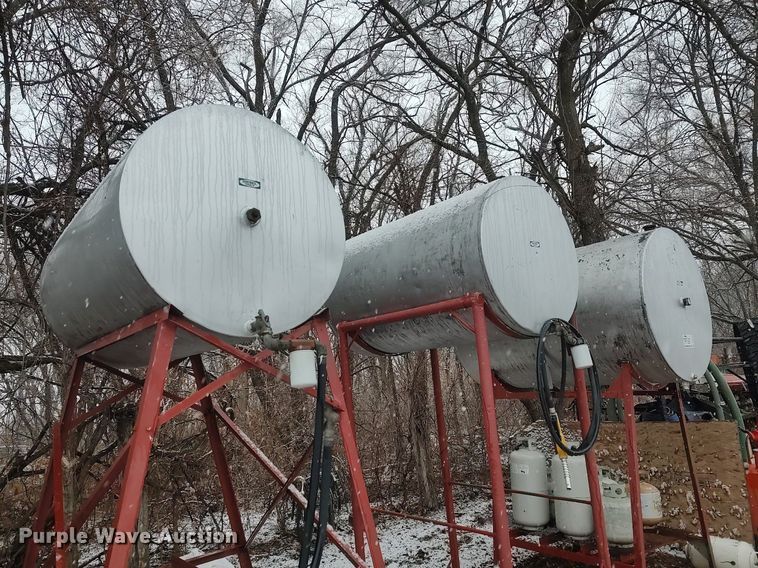 image for item DO3703 (3) fuel tanks