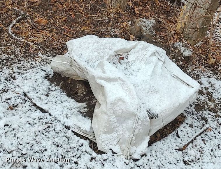 image for item DO3703 (3) fuel tanks