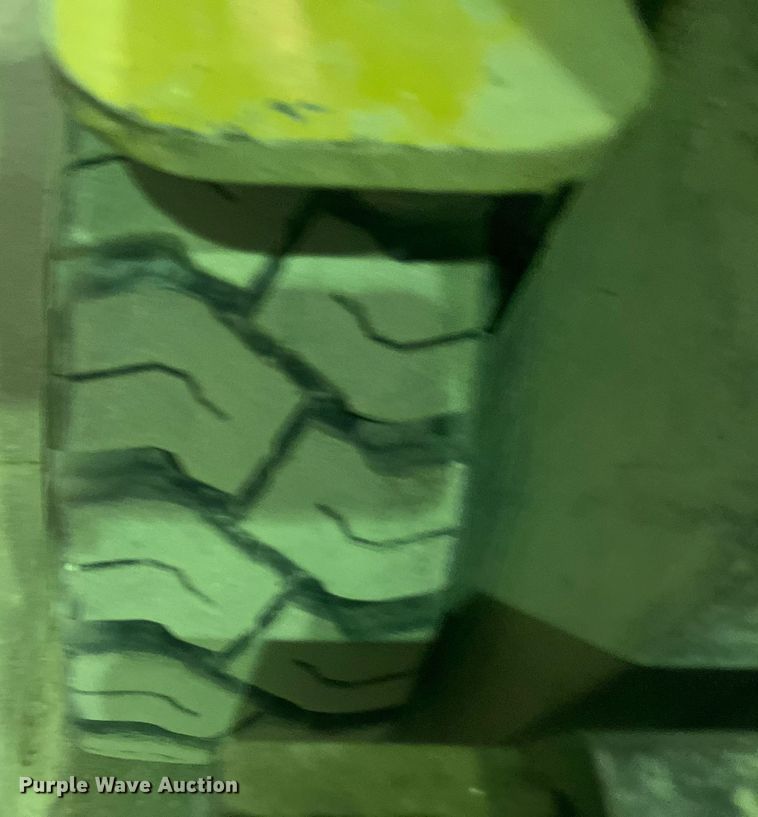 image for item DO3727 1997 Caterpillar GC25  forklift