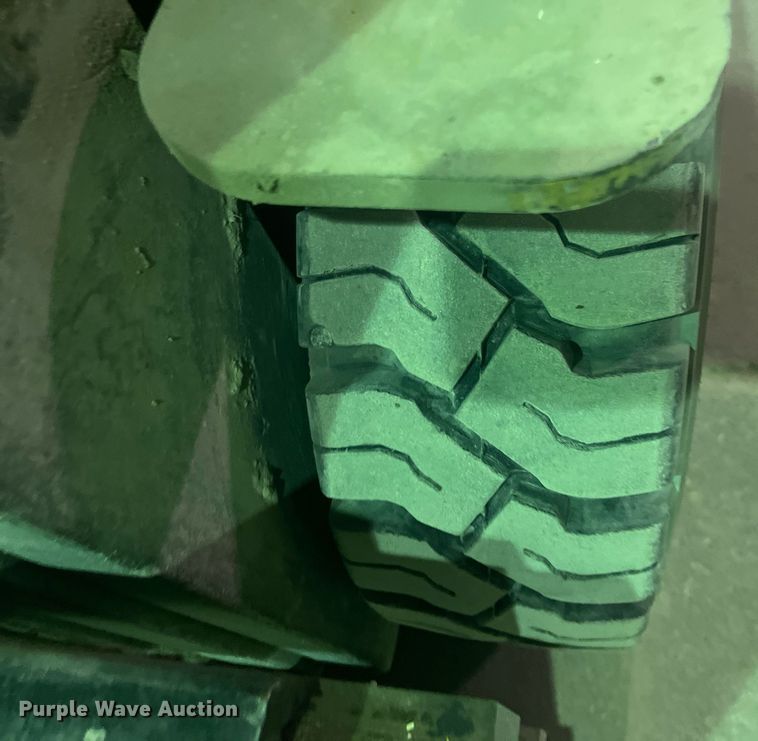 image for item DO3727 1997 Caterpillar GC25  forklift