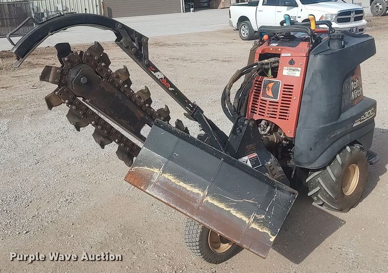 image for item DO3774 2011 Ditch Witch R300  trencher