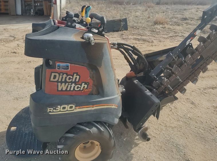 image for item DO3774 2011 Ditch Witch R300  trencher