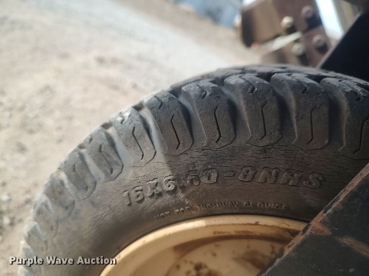 image for item DO3774 2011 Ditch Witch R300  trencher