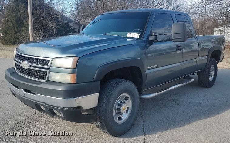 image for item DO3780 2006 Chevrolet Silverado 2500HD  Ext. Cab pickup truck