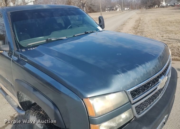 image for item DO3780 2006 Chevrolet Silverado 2500HD  Ext. Cab pickup truck
