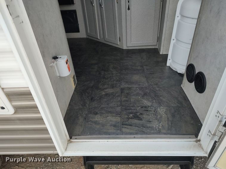 image for item DO3807 2007 Timberland RPM23FB  toy hauler camper