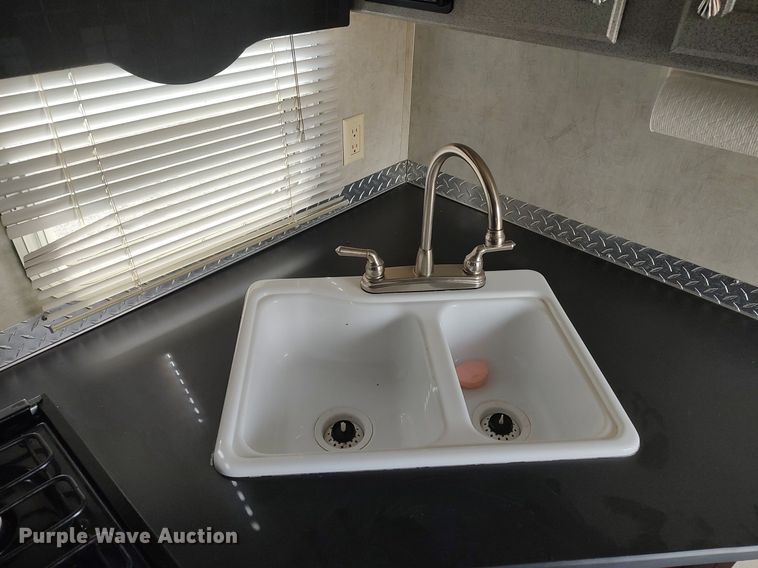 image for item DO3807 2007 Timberland RPM23FB  toy hauler camper