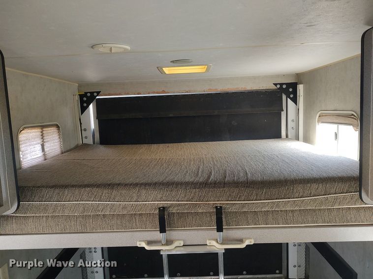 image for item DO3807 2007 Timberland RPM23FB  toy hauler camper