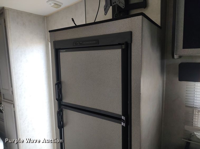 image for item DO3807 2007 Timberland RPM23FB  toy hauler camper