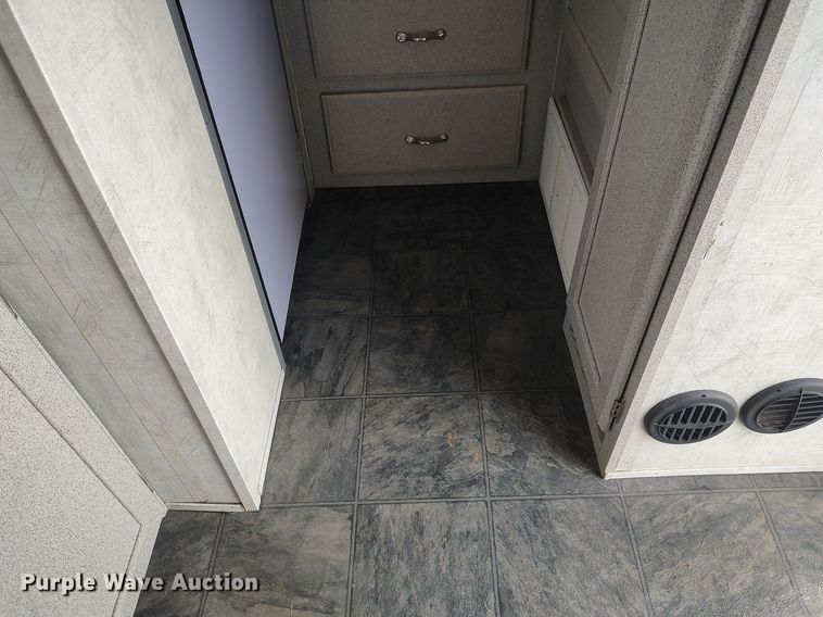 image for item DO3807 2007 Timberland RPM23FB  toy hauler camper