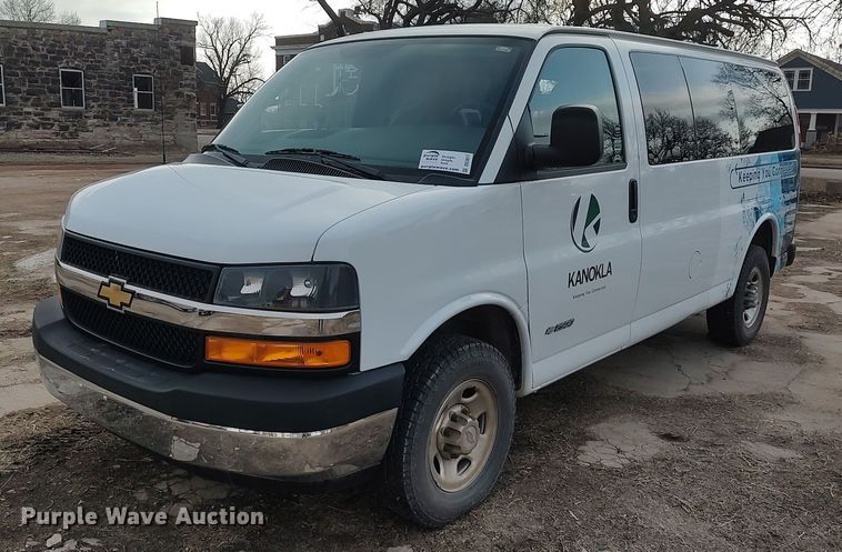 image for item DO3817 2004 Chevrolet Express 2500  van