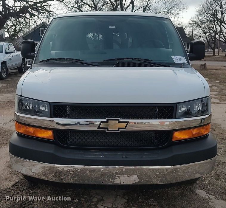 image for item DO3817 2004 Chevrolet Express 2500  van