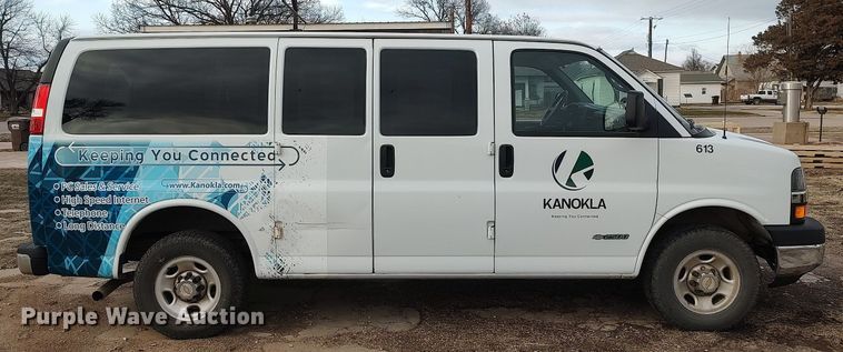 image for item DO3817 2004 Chevrolet Express 2500  van