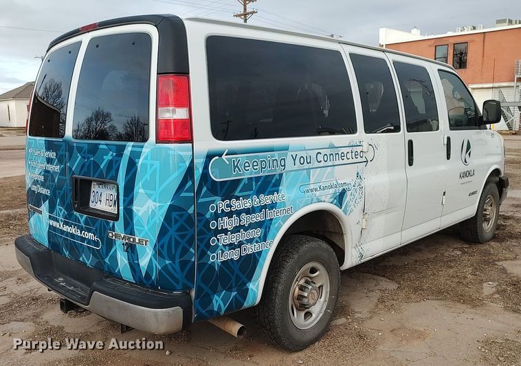 image for item DO3817 2004 Chevrolet Express 2500  van