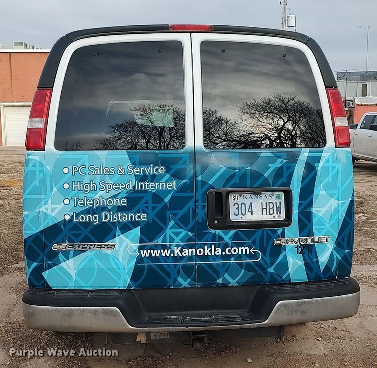 image for item DO3817 2004 Chevrolet Express 2500  van