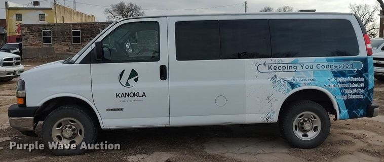 image for item DO3817 2004 Chevrolet Express 2500  van