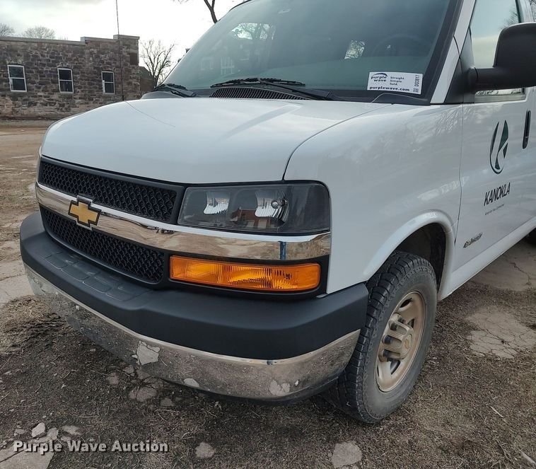 image for item DO3817 2004 Chevrolet Express 2500  van