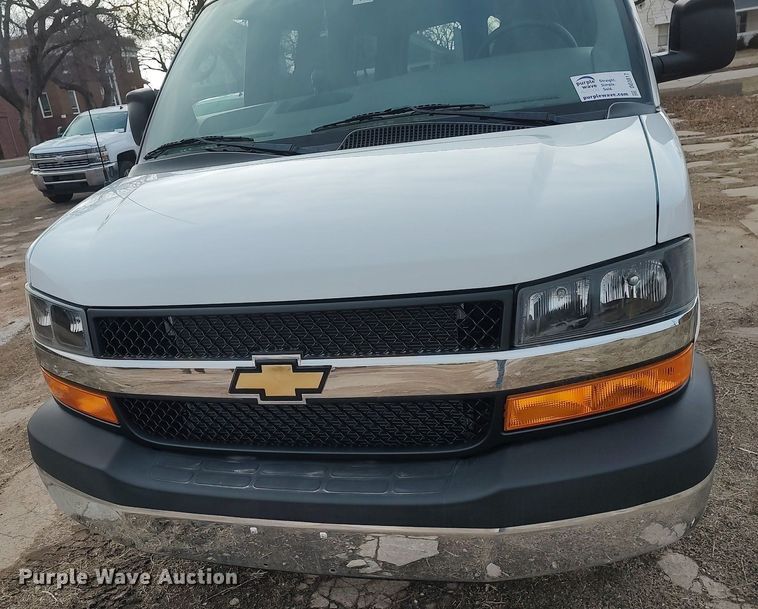 image for item DO3817 2004 Chevrolet Express 2500  van