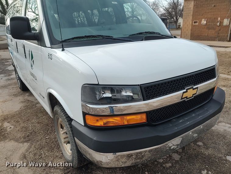 image for item DO3817 2004 Chevrolet Express 2500  van