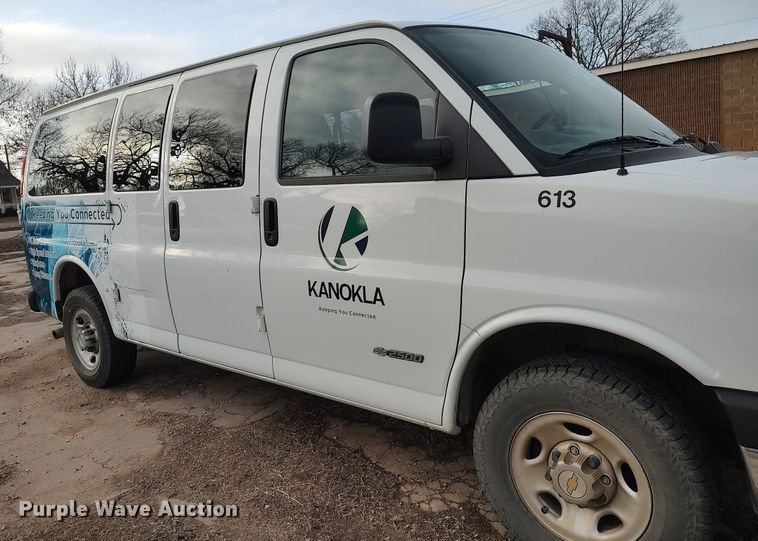 image for item DO3817 2004 Chevrolet Express 2500  van