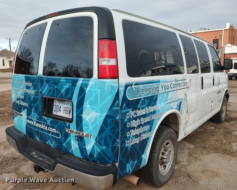 image for item DO3817 2004 Chevrolet Express 2500  van