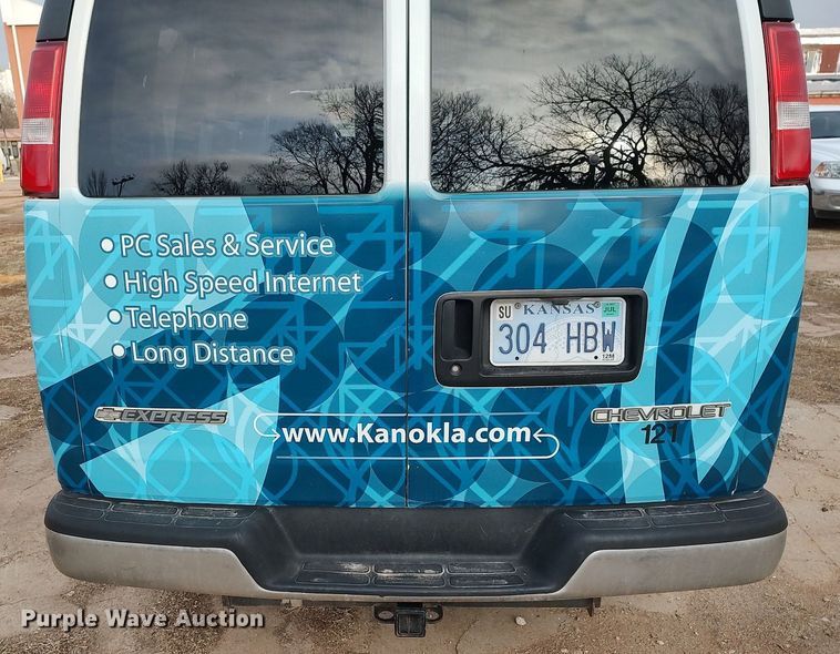 image for item DO3817 2004 Chevrolet Express 2500  van