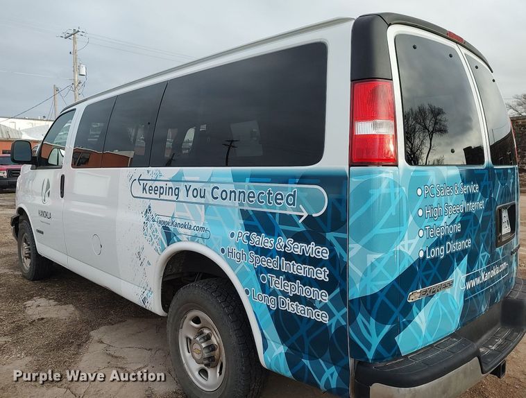 image for item DO3817 2004 Chevrolet Express 2500  van