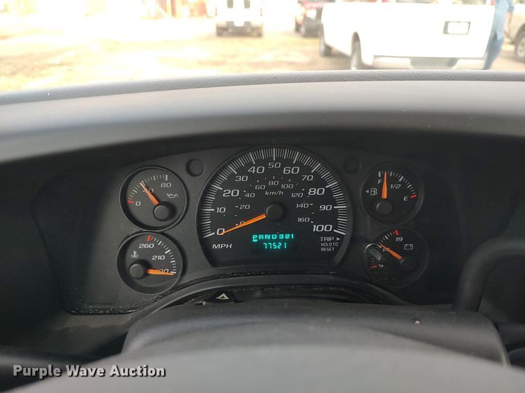 image for item DO3817 2004 Chevrolet Express 2500  van