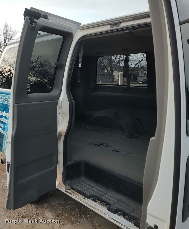 image for item DO3817 2004 Chevrolet Express 2500  van