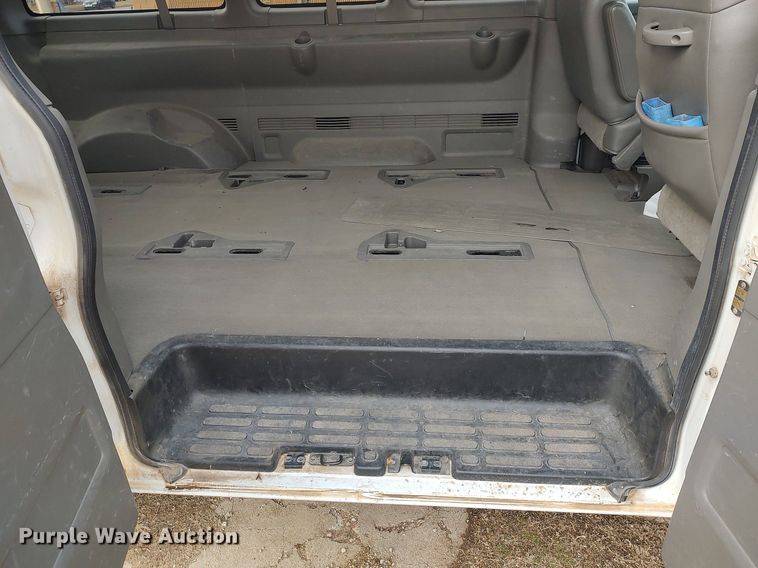 image for item DO3817 2004 Chevrolet Express 2500  van