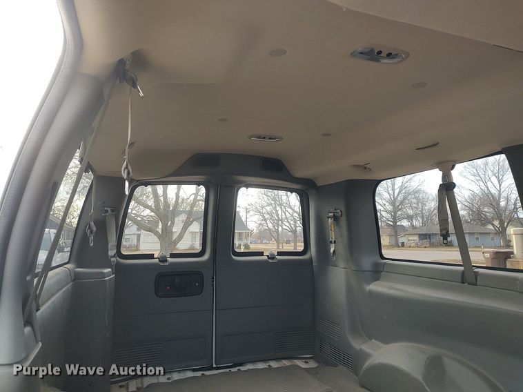 image for item DO3817 2004 Chevrolet Express 2500  van