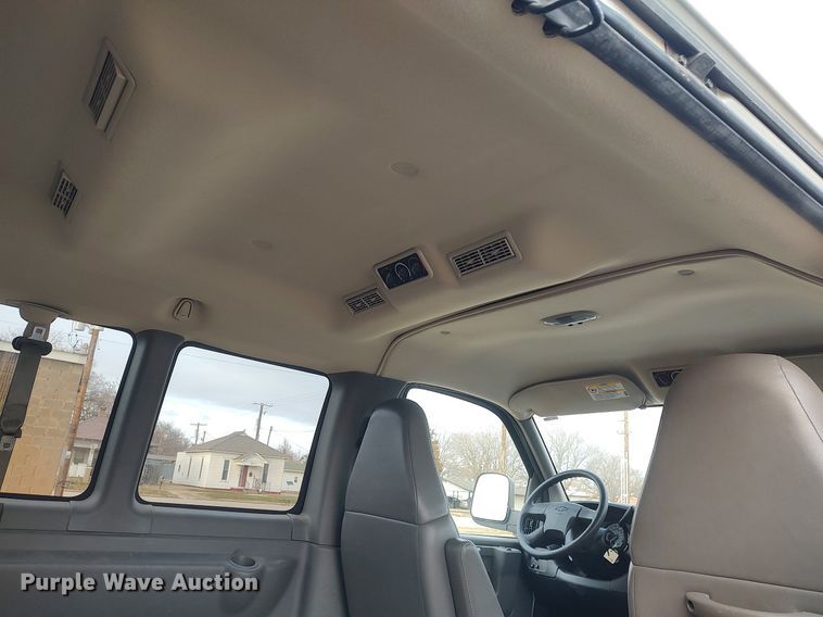 image for item DO3817 2004 Chevrolet Express 2500  van